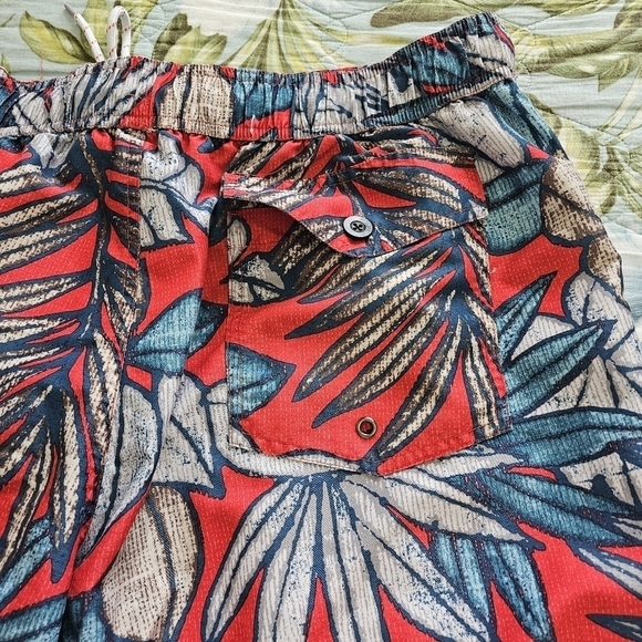 ST. JOHN'S BAY TROPICAL LEAVES SWIM TRUNKS - Picture 3 of 6